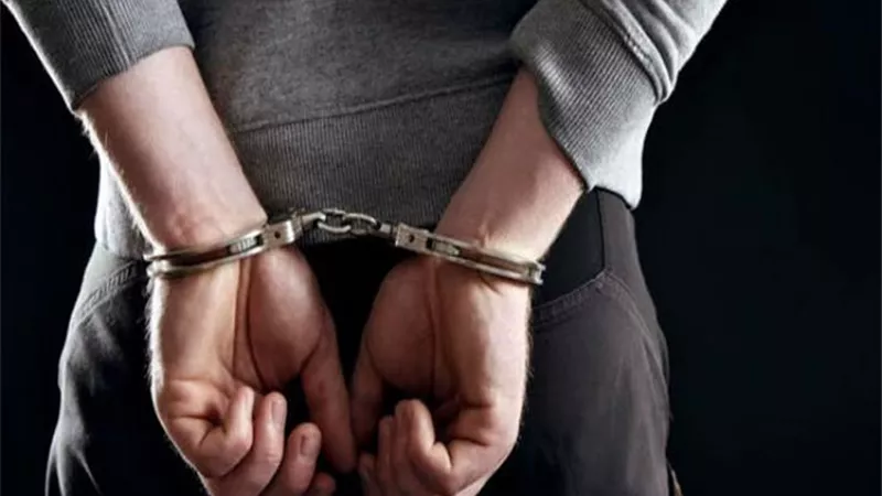 عاطل يقتل ابنة عمته ويشعل النيران فى جثتها بعد سرقة 15 ألف جنيه .. فى قنا
