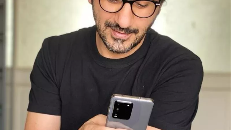 أحمد حلمى يداعب جمهوره بصورة جديدة عبر انستجرام