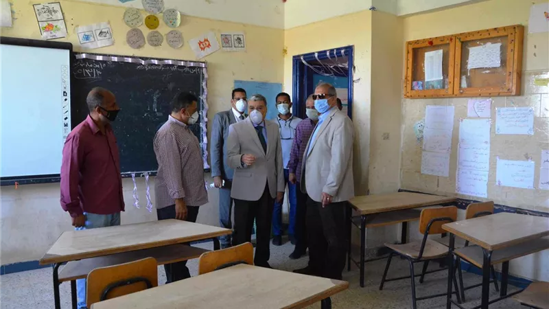 التحقيق مع مدير مدرسة لعدم جاهزية لجنة الثانوية العامة بملوى .. فيديو