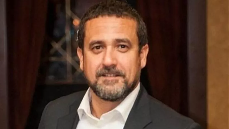 نادر شوقى: الخطيب متمسك ببقاء رمضان صبحى.. وأكرم توفيق راجع الأهلى 100%