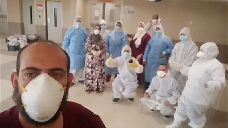 خروج أول 10 حالات شفاء كورونا من عزل مستشفى الإسماعيلية العام .صور
