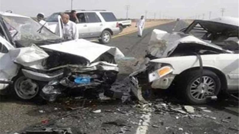 بالأسماء.. اصابة ٨ في حادث اصطدام سيارة ملاكي بالرصيف بطريق وادي النطرون