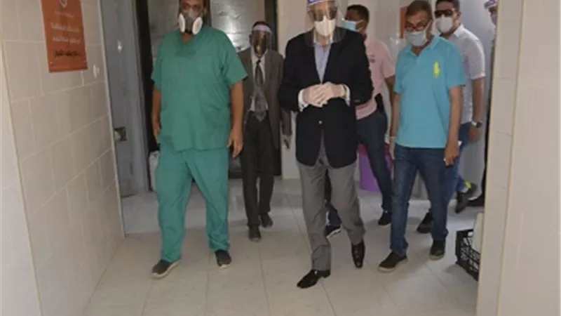 محافظ الجيزة يتفقد مستشفى أم المصريين وأقسام الاستقبال والطوارئ والرعاية