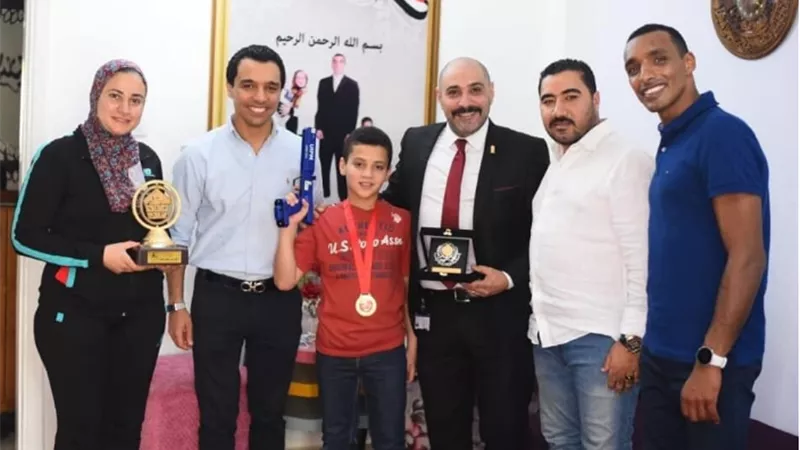 منحة دراسية مجانية من الأكاديمية العربية لنجل الشهيد البطل أحمد المنسي