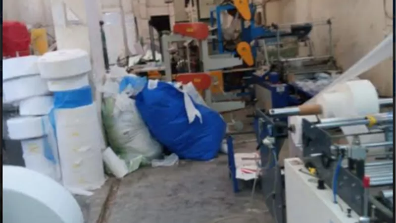 ضبط مصنع لصناعة الكمامات الواقية بدون ترخيص بكفرالشيخ