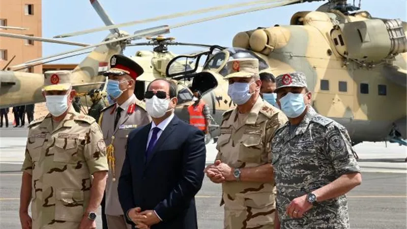 الرئيس يتفقد عناصر المنطقة الغربية العسكرية صباح اليوم.. صور وفيديو