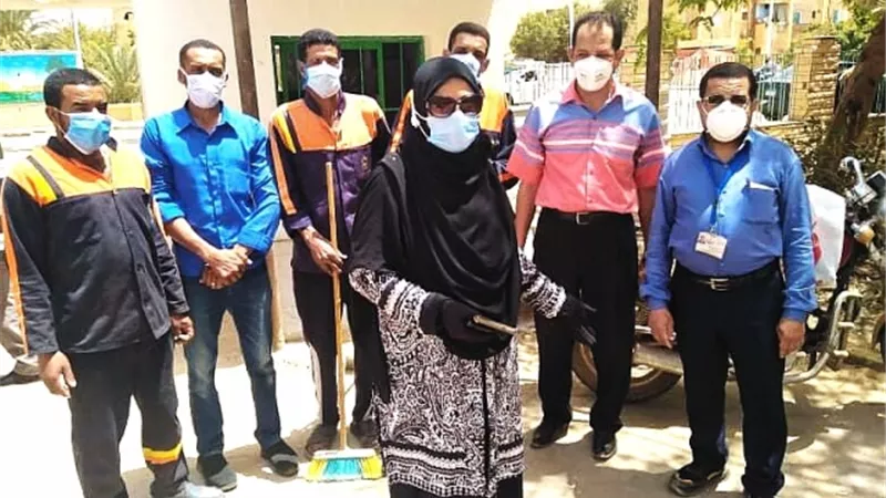 هؤلاء صمدوا أمام عاصفة كورونا حفاظا على النظام بمستشفي الداخلة العام . صور