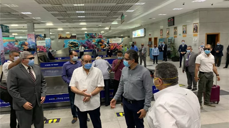 وزيرا السياحة والأثار والطيران المدنى يتابعان الإجراءات الإحترازية فى مدينة الغردقة