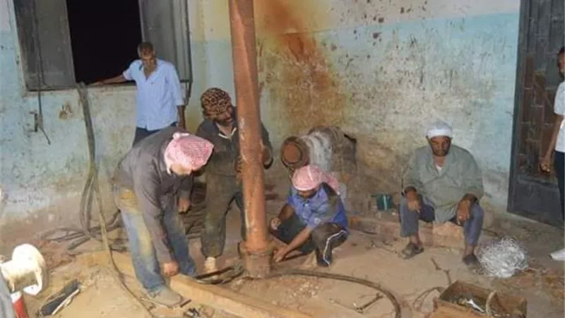 خلية عمل لإصلاح أعطال المياه ورفع القمامة وسلامة الطرق بالوادى الجديد.صور