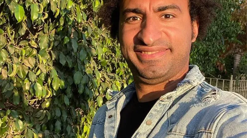 شاهد .. على ربيع بالكمامة يداعب جمهوره بفيديو عبر انستجرام