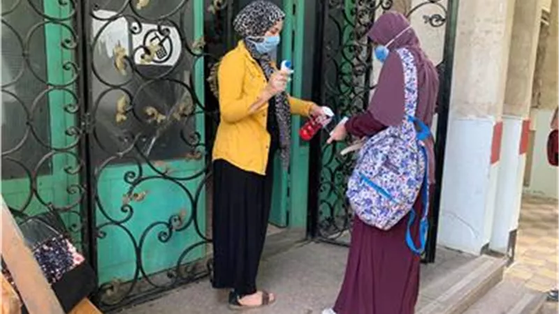 دخول طالبات الشهادة الثانوية الأزهرية اللجان لأداء امتحان اليوم الأول