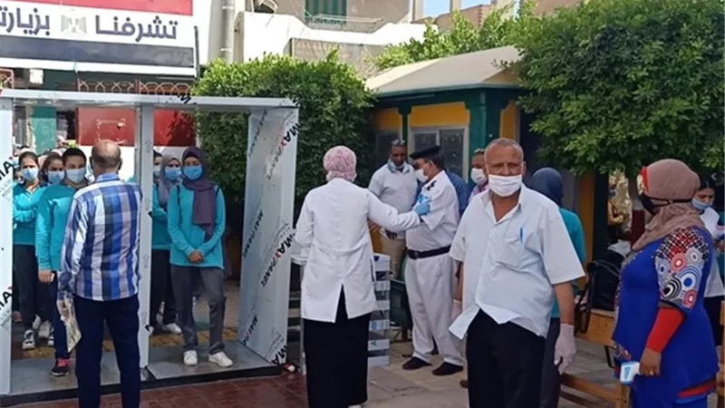 البحر الأحمر ..أولياء الأمور يكررون مشهد الزحام السنوى أمام لجان الثانوية رغم التحذيرات