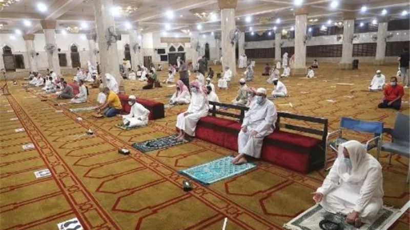 السعودية: مساجد مكة تستقبل المصلين وسط تدابير وقائية للحد من كورونا