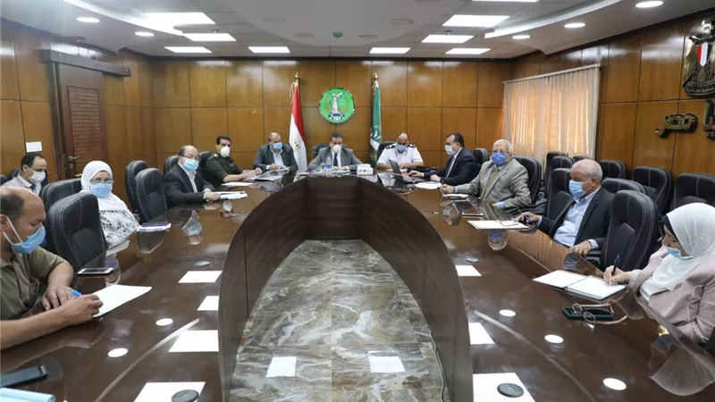 من غرفة العمليات المركزية .. محافظ المنوفية يتابع انتظام سير امتحانات الثانوية العامة