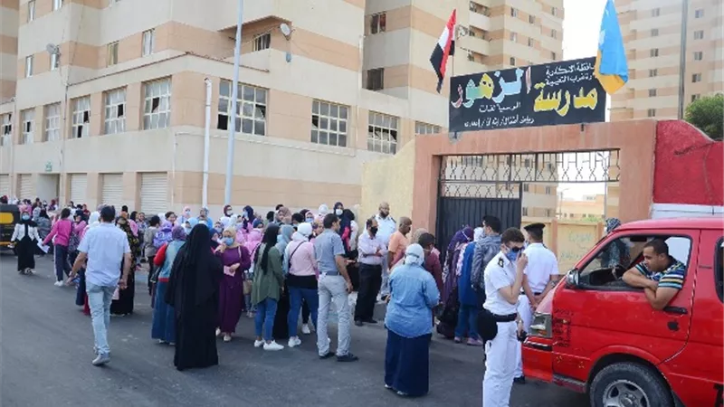 48الف و180طالبا يؤدون امتحان الثانويه العامه بالاسكندريه .. والمحافظ يتفقد لجان مجمع الزهراء