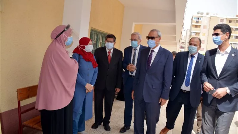 محافظ القليوبية يتفقد إمتحانات الشهادة الثانوية بمدارس بنها