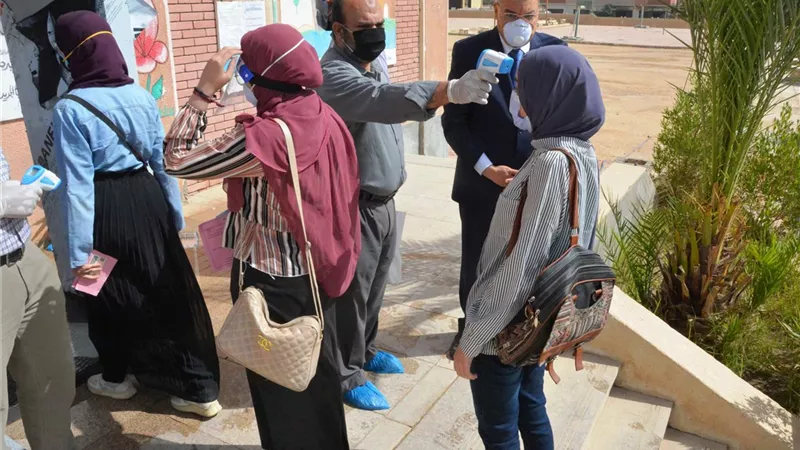 محافظ المنيا يحيل مسئولا وملاحظا للتحقيق لتقصيرهما