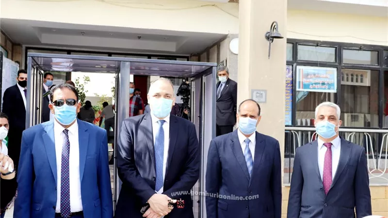 وكيل أول وزارة التعليم بالقاهرة يتفقد لجان الثانوية العامة بمجمع الملك فهد بغرب مدينة نصر .. صور