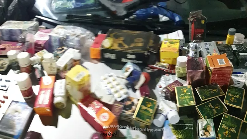 ضبط ٥٠٠ ألف كمامة مخالفة للمواصفات وأدوية مخدرة بكفرصقر