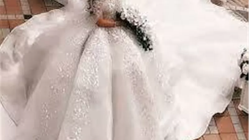 صورة حفل زفافها تكشف إصابتها بسرطان الثدي