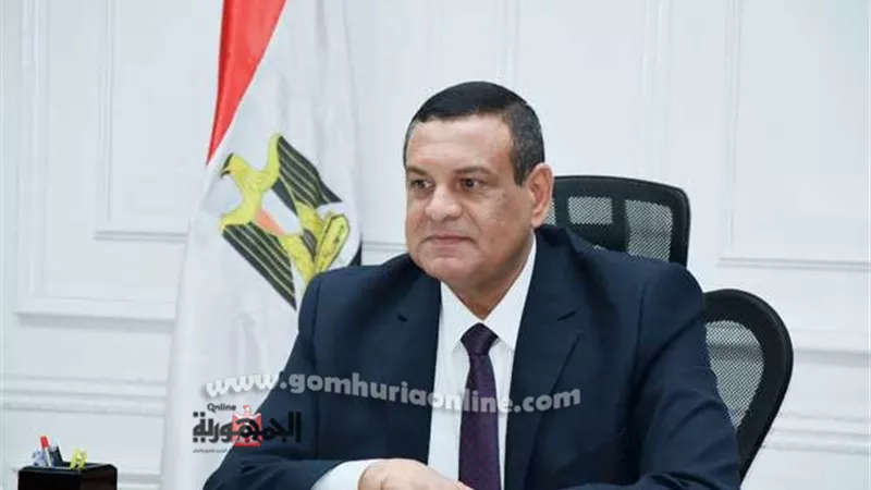 وقف معلمه بدمنهور عن العمل وإحالتها للنيابة الإدارية لتحصيلها مبالغ مالية من الطلاب دون وجه حق