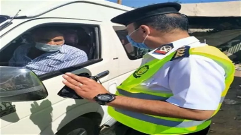 خلال 24 ساعة.. معاقبة 3694 سائق نقل جماعي لعدم الالتزام بارتداء الكمامات