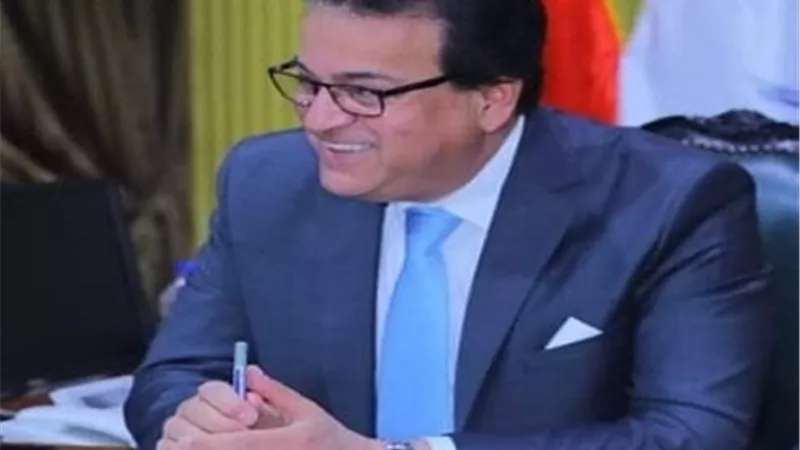 وزير التعليم العالي يهنئ أساتذة الجامعات الحاصلين على جوائز الدولة من وزارة الثقافة