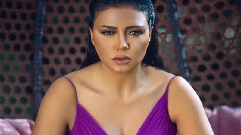 هجوم شرس على رانيا يوسف بعد ظهورها بمايوه مثير على الشاطئ.. صور