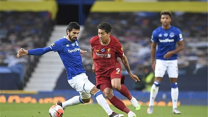 ملخص مباراة ليفربول ضد إيفرتون بالدورى الإنجليزى.. صور