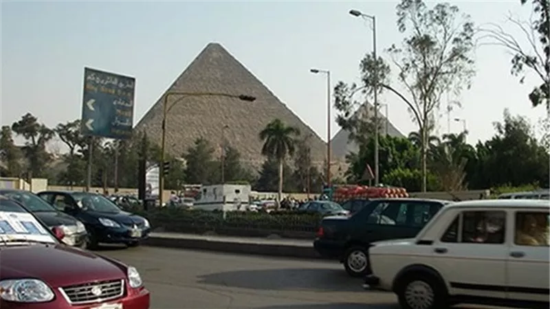 بعد اغلاقه.. تعرف على التحويلات المرورية في شارع الهرم