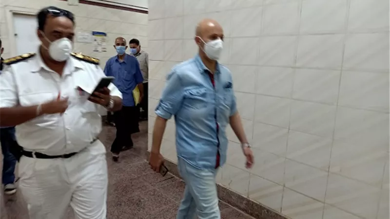أمين المخزن وزميله سرقا 1300 كاشف حرارى ومسحة كورونا بالشرقية