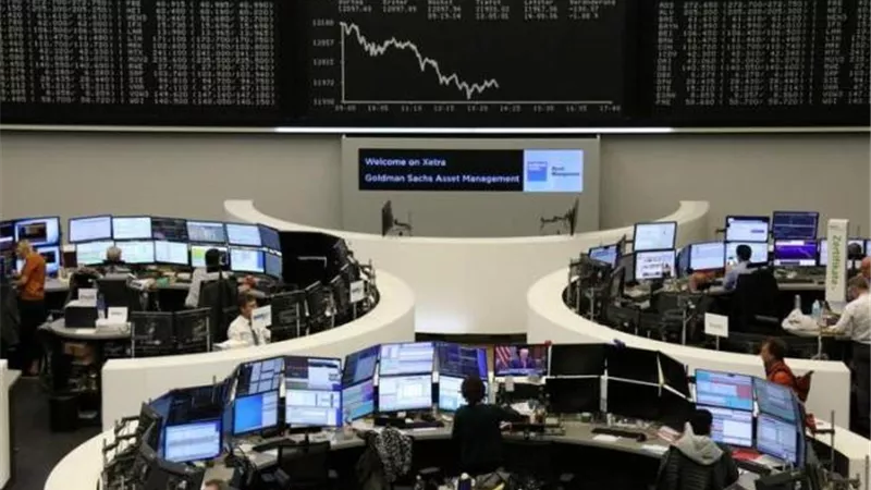 أسهم أوروبا تتراجع والمخاوف من موجة جديدة للفيروس تسيطر على المستثمرين