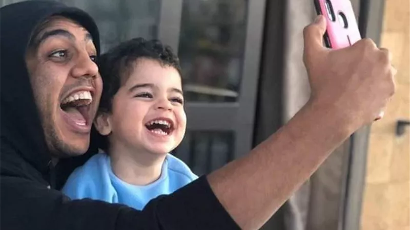 أول تعليق من أوس أوس على وفاة نجله بعد سقوطه من البلكونة