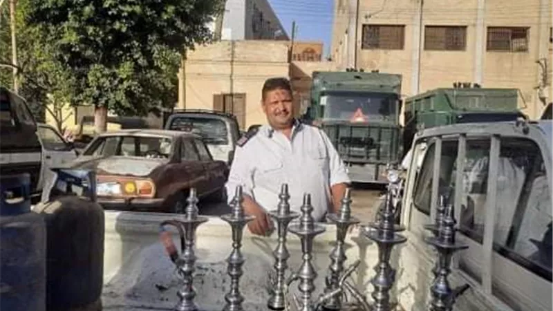 غلق مقهى فتح أبوابه لتقديم “الشيشة” للمواطنين بجرجا رغم قرار الحظر