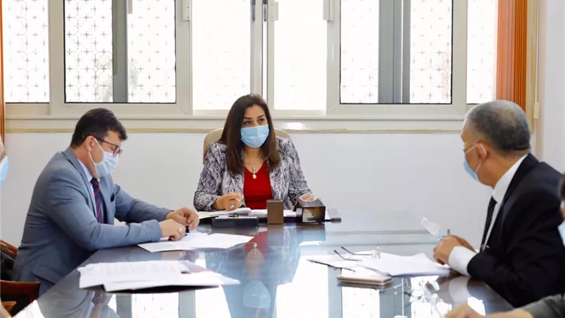 محافظ دمياط تبحث تطوير سوق الجملة بشطا