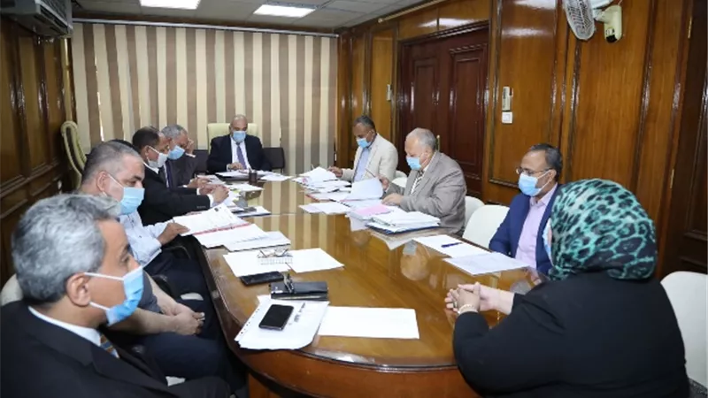 محافظ قنا يترأس اجتماع اللجنة الدائمة لإختيار الوظائف القيادية بمديرية الصحة