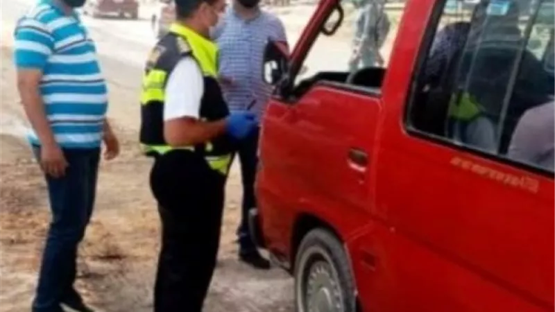 تغريم 50 سائقا لعدم إرتداء الكمامة لمواجهة كورونا فى الشرقية.. بالصور