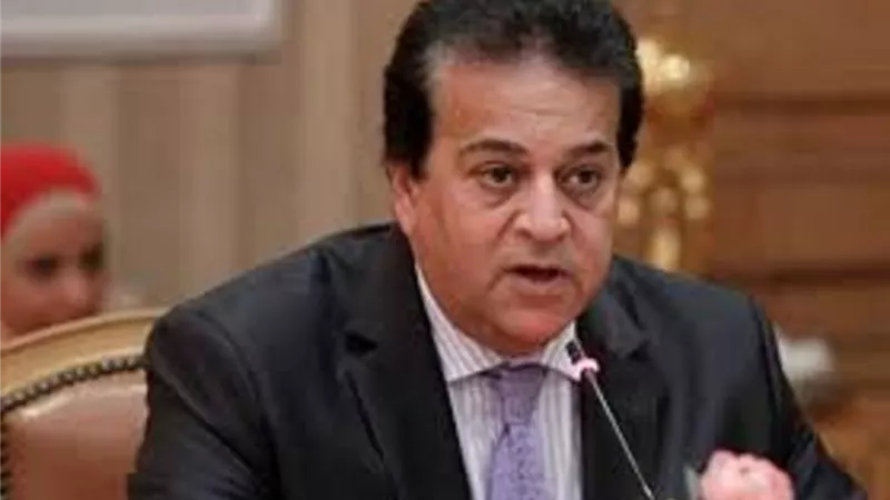 وزير التعليم العالي يحسم مصير امتحانات الفرق النهائية بالجامعات..اليوم