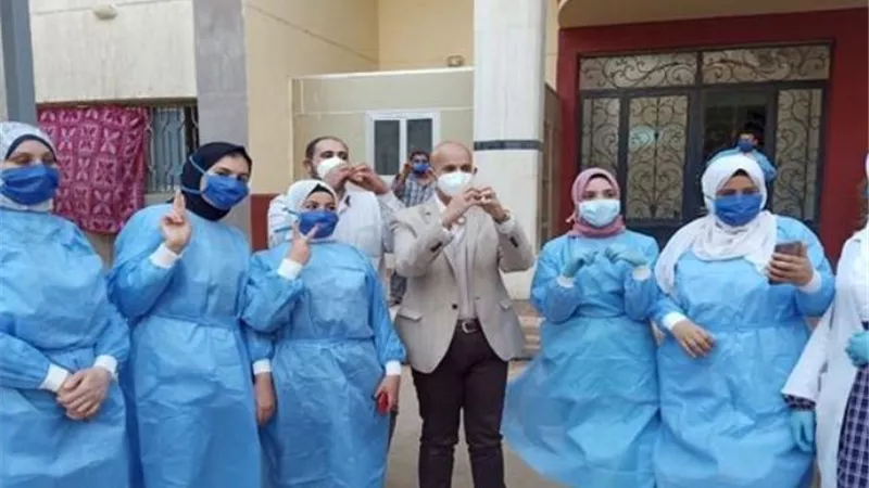 تعافى 83 حالة مصابة بكورونا بمستشفيات العزل بالشرقية