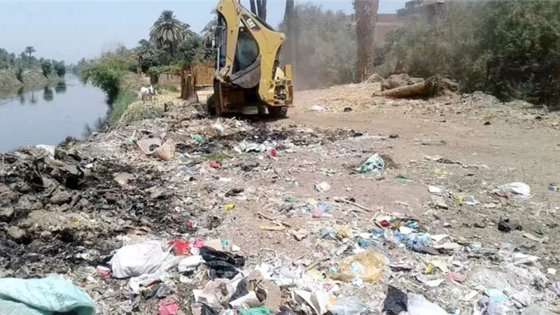 رفع 230 طن قمامة وأتربه بشوارع مدينة طهطا