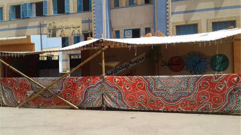 تندات وبوابات تعقيم أمام لجان الثانوية بأرمنت جنوب غرب الأقصر