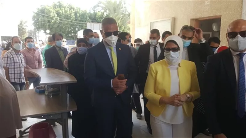 وزيرة الصحة تؤكد بالفيوم صرف العلاج للمرضى لمدة ثلاثة أشهر