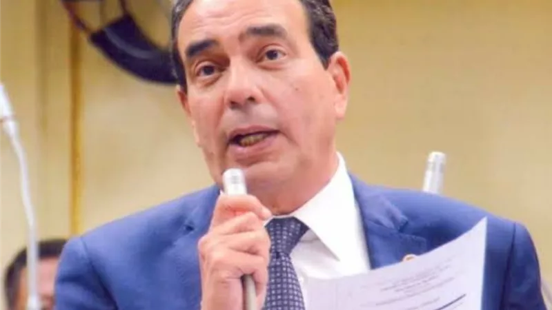 أيمن أبو العلا: ندعم قرارات الحكومة فى التعامل مع كورونا..وعلى المواطنين الالتزام بالإجراءات الاحترازية