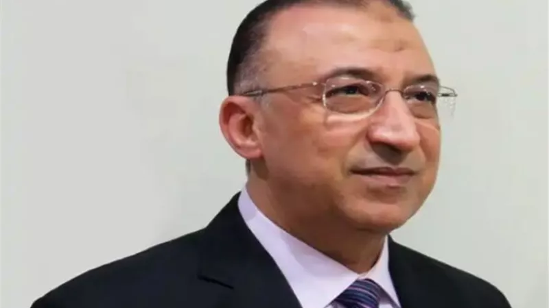 محافظ الإسكندرية :إقامة شوادر ومظلات خارج المدارس لانتظار الطلاب قبل الامتحانات