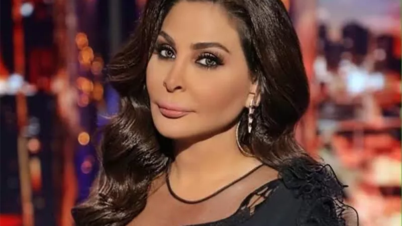 أحدث ظهور لـ إليسا داخل الإستوديو بهوت شورت..شاهد