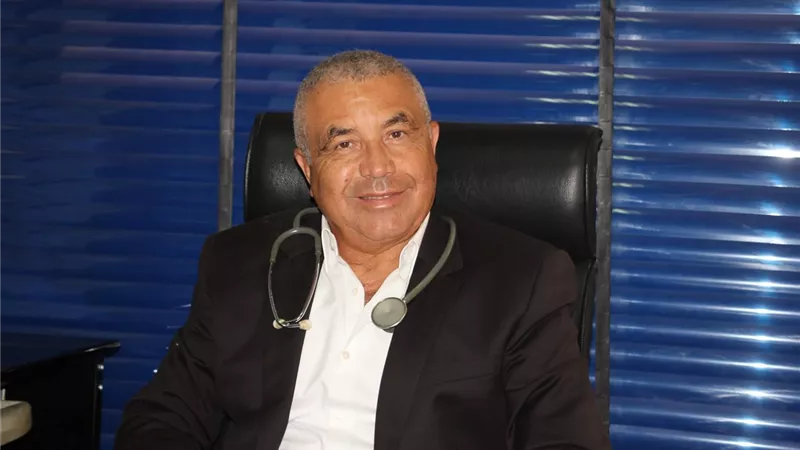 أستاذ جراحة قلب يطالب بعدم صرف الأدوية إلا بروشتات موثقة من عيادات الأطباء