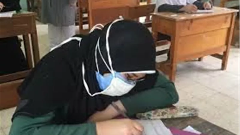 طلاب الثانوية الأزهرية القسم الأدبى يؤدون امتحان مادة النحو