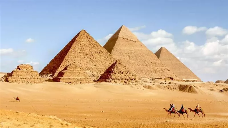 الآثار: إعادة افتتاح منطقة الأهرامات مع حركة السياحة الخارجية