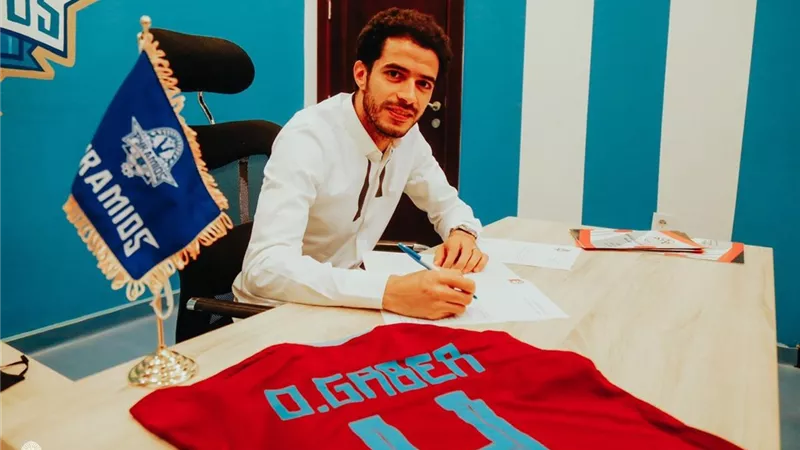 عمر جابر يصدم الزمالك بتمديد عقده مع بيراميدز