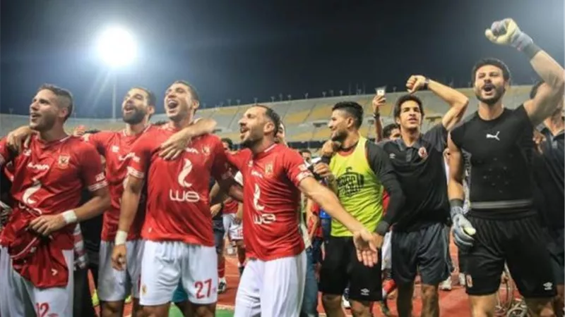 نجم الزمالك يفجر مفاجأة بأحقية الأهلى فى التتويج بالدورى .. فيديو